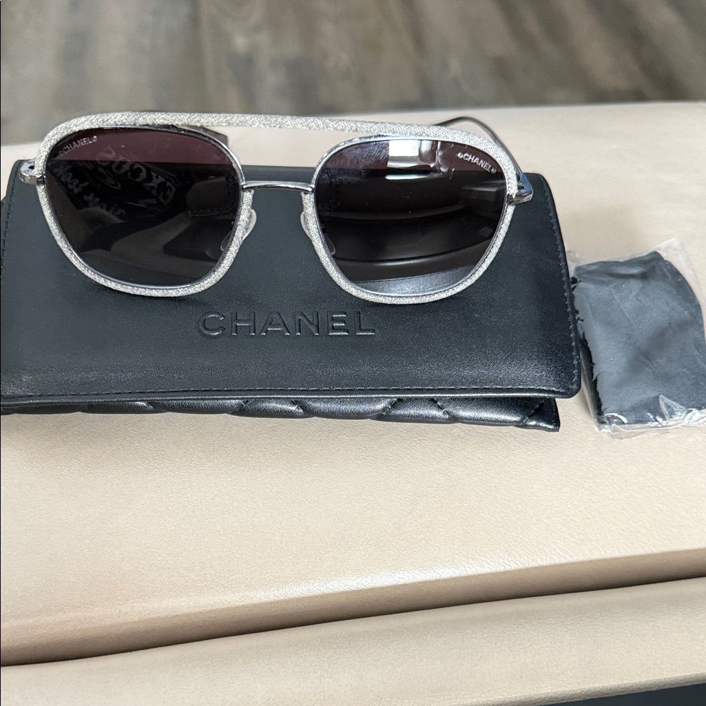 Chanel, Elegant Black Chanel Sunglasses